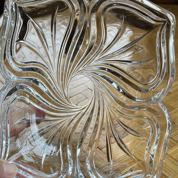 Vintage sandwich glass dish - Picture 6 of 9